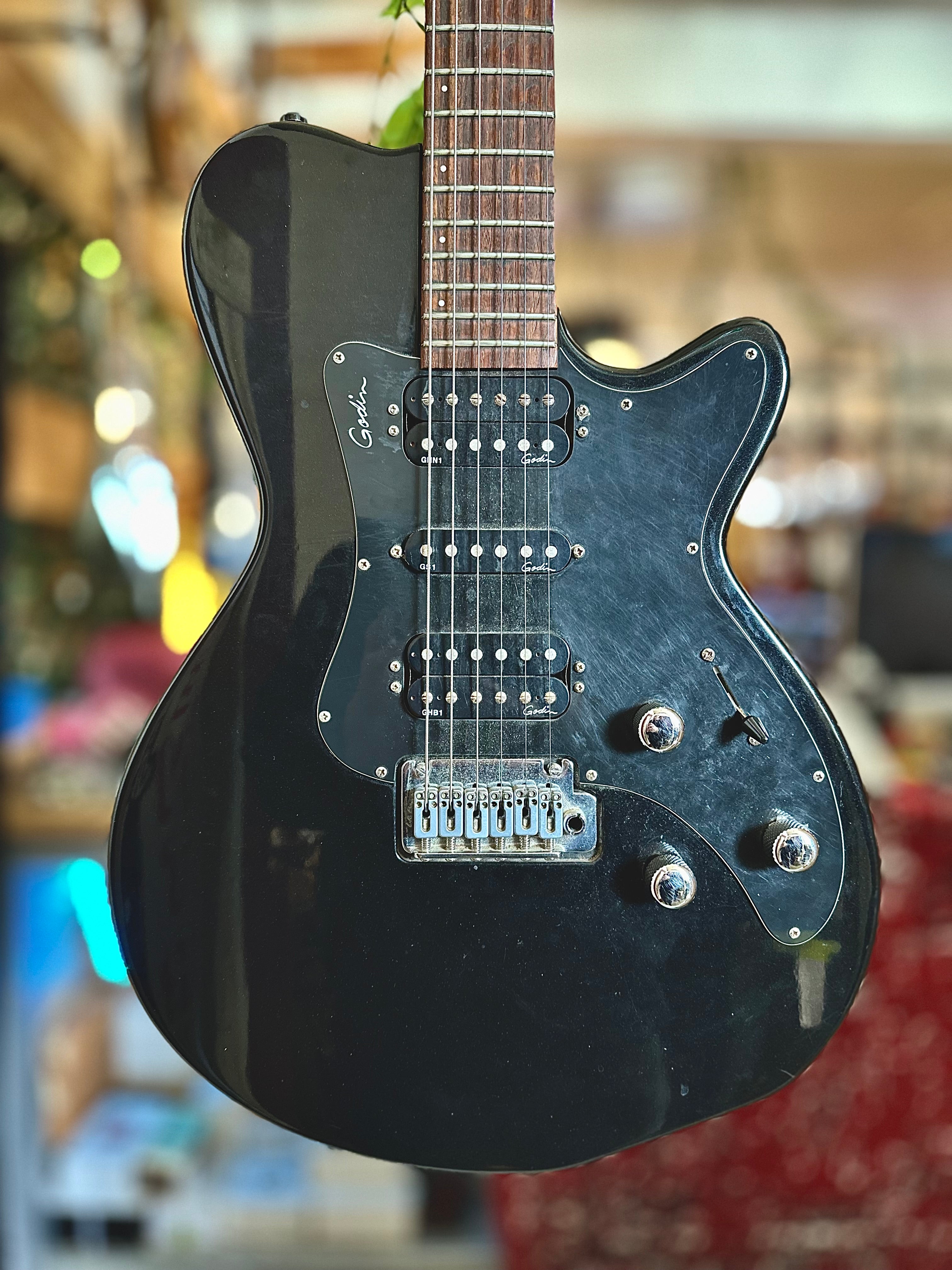 Godin | Solidac | Electric w/Acoustic Piezo | Black | Pre-Loved Godin | Solidac | Electric w/Acoustic Piezo | Black | Pre-Loved